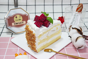 美味草莓奶油蛋糕甜点