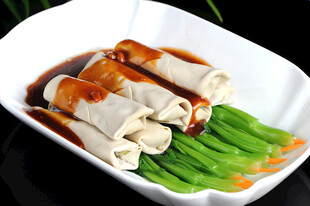 肠粉配青美味诱人