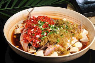 美味蒸鱼头鲜香诱人