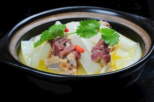 美味排骨白菜砂锅