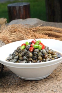 美味田螺点缀多彩食材