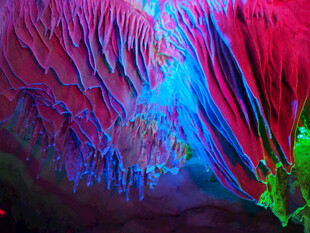 梦幻溶洞景观 色彩斑斓