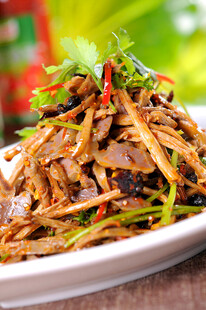 茶树菇拌鸡胗