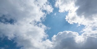 蓝天白云纯净天空美景