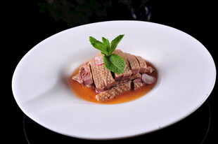 精致摆盘的美味卤味