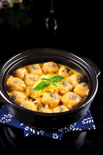 美味鲜虾酿豆腐砂锅