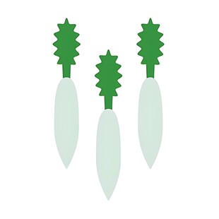 三根卡通白萝卜插画