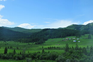 青山绿野间的美丽风光