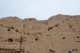 沙漠中的古老土山景观