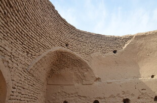 古老土筑建筑遗迹景观