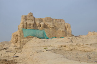 沙漠中的古老建筑遗迹