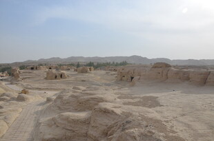 沙漠中的古老遗迹景观