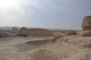 沙漠中的古老遗迹景观