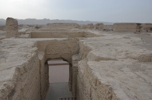 古老遗址中的神秘通道