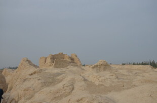 沙漠中的古老建筑遗迹