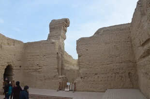 埃及神庙中的巨大石像