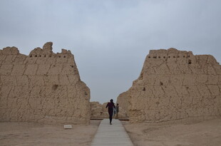 漫步古城墙遗迹