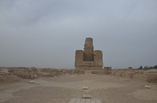 沙漠中的古老神秘建筑