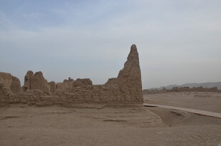 沙漠中的古老废墟遗迹