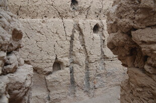 古老石砌遗迹景观