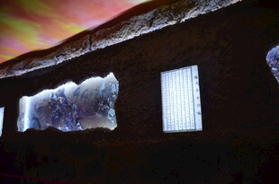 夜晚发光建筑独特景象