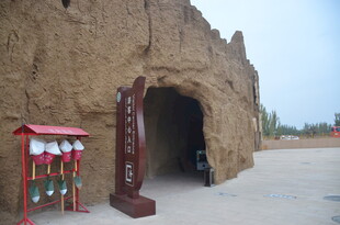 古老洞穴入口景观