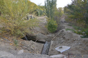 户外沟渠施工现场