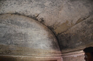 古老拱形石壁纹理特写