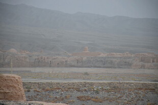 沙漠中的古老建筑遗迹