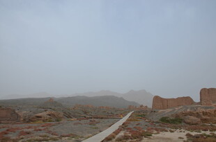 沙漠中的古老遗迹景观