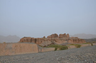 沙漠中的古老建筑遗迹