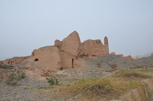 古老沙漠中的残垣断壁