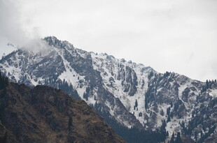 巍峨雪山壮丽景致