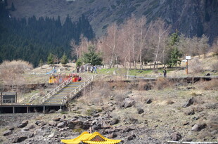 山间户外休闲场景