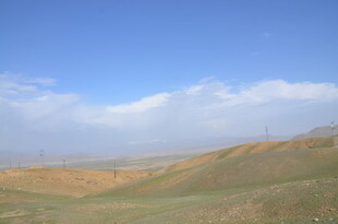 草原蓝天风景图