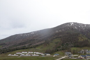 山间村落 云雾缭绕之景