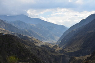壮丽山景 云雾缭绕山谷