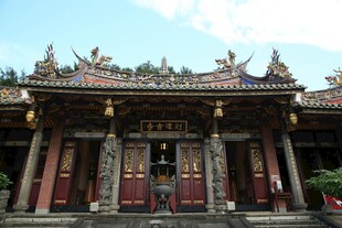 传统中式庙宇建筑古韵