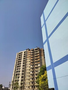 现代高层住宅与建筑一角