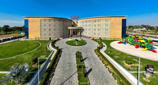 现代化园区建筑及游乐设施