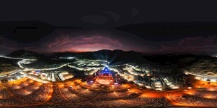 梦幻夜景下的璀璨城市灯火