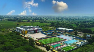 俯瞰大型户外体育设施