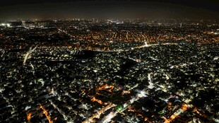 城市璀璨夜景俯瞰图