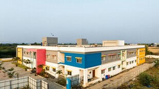 多彩外观的现代化建筑群