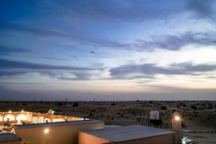 黄昏下的城镇建筑景观