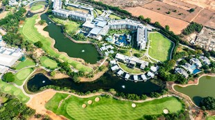 俯瞰美丽高尔夫球场景观