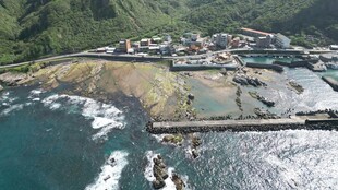 海边渔村码头俯瞰美景