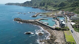 美丽海滨小镇港口风光