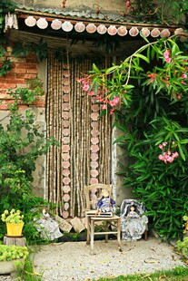 古雅庭院一角的静谧景致