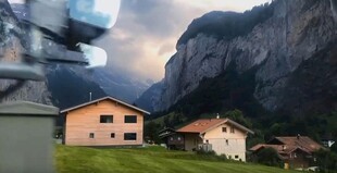 山间小屋的宁静美景